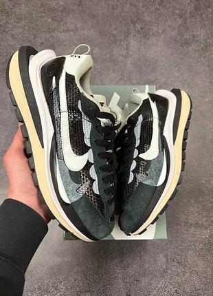 Nike x sacai vaporwaffle black white