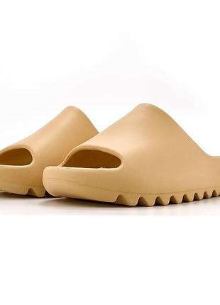 Пляжные тапочки унисекс adidas yeezy slide desert sand