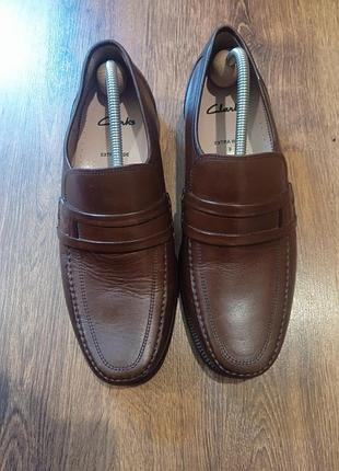 Продам мужские кожаные туфли бренда clarks