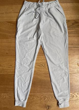 Under armour легенькі спортивні штани розмір xs