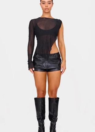 Топ жатка асиметрична з одним рукавом prettylittlething plt