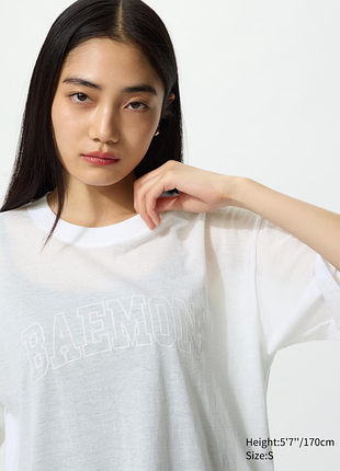 Белая футболка с графикой babymonster ut uniqlo