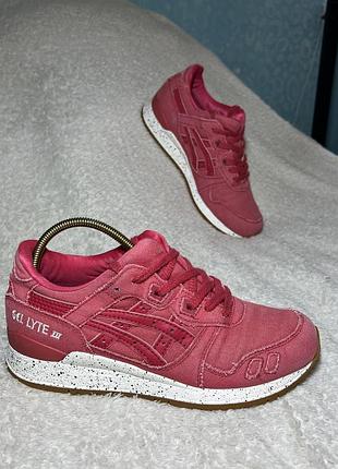 Жіночі кросівки asics 38,5 розмір