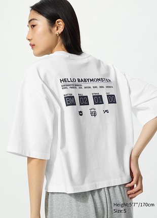 Белая футболка с графикой babymonster ut uniqlo