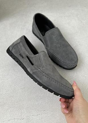 Мужские замшевые мокасины серого цвета