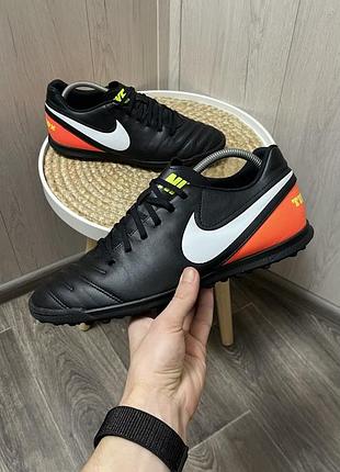 Чоловічі футбольні сороконіжки nike