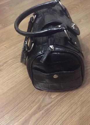 Сумка "бочонок" бренда new look из экокожи.3 фото