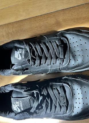 Продам кросівки nike air force 1 low (triple black)