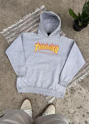 Вінтажний сірий худі thrasher з великим полумʼяним логотипом вільного крою