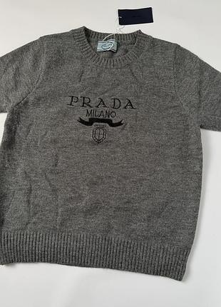 Жіноча футболка prada, брендова футболка прада, вкорочена футболка брендова, жіночий топ prada, сірий топ прада, вʼязана футболка бренд, вʼязаний топ
