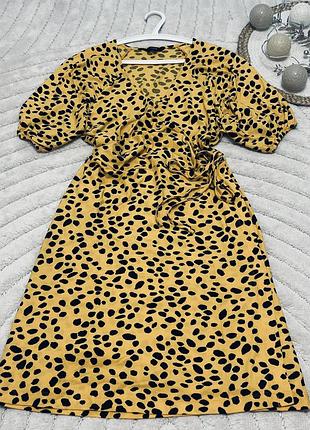 Актуальное платье с имитацией запаха.