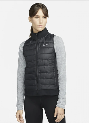 Нова чорна жіноча спортивна жилетка найк nike synthetic-fill running vest, s, оригінал