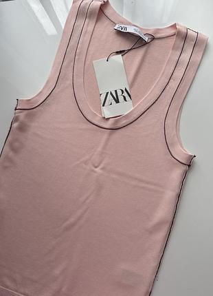 Рожева трикотажна майка zara з темно-коричневою контрастною окантовкою