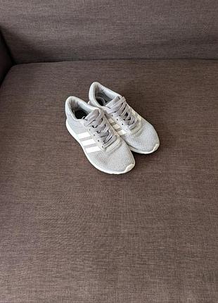Серые легкие кроссовки adidas