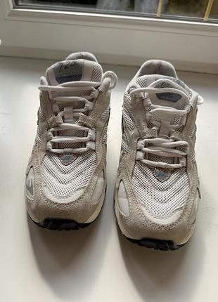 Білі кросівки 725 new balance ml725ba