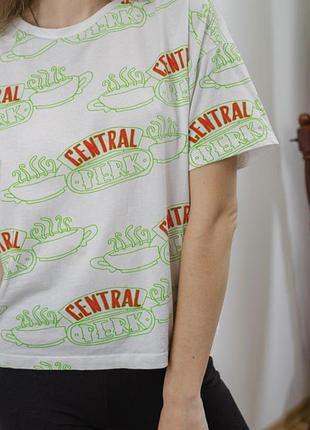 Свободная футболка с принтом из кофейни central perk из сериала «друзья» размер l