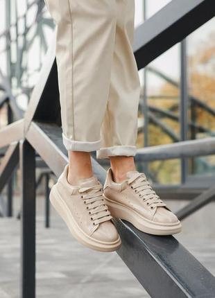 Жіночі кросівки alexander mcqueen patent beige