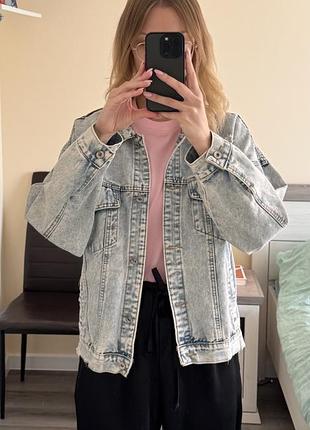 Куртка жіноча джинсова oversize з потертостями світло-блакитна
