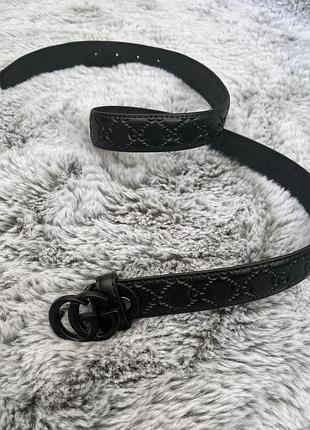 Чорний шкіряний ремінь gucci з тисненням gg та чорною фурнітурою🌿