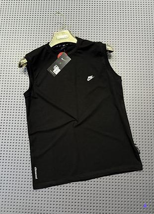 Безрукавка nike.