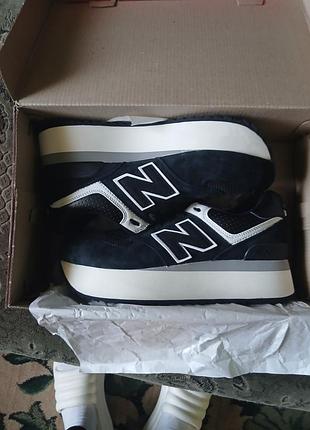 Женские кроссовки new balance новые в коробке пишет 40 по факту на ногу 26 -26.5 см на высокой подошве цвет черный материал замша