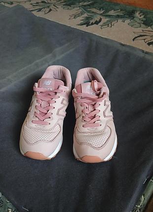Женские розовые кроссовки new balance