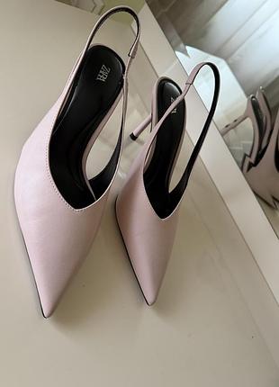 Рожеві туфлі zara