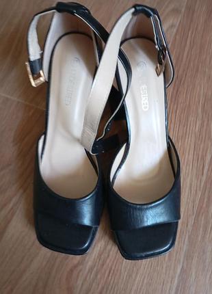 Босоножки женские р 37 u. desired
