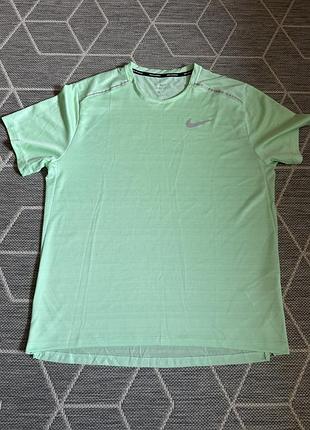 Футболка чоловіча nike