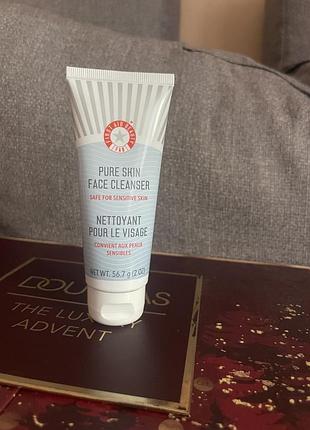 First aid beauty pure skin face cleanser - очищуючий засіб для обличчя
