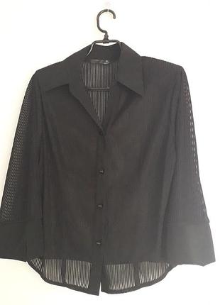 40/l/48
42/xl/50
класична чорна шифонова блуза з коміром , рукавами  3/4,  застібаеться на гудзики по всій довжині
ідеальний стан , стан нової