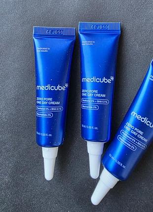 Увлажняющий балансирующий крем для лица medicube zero pore one day cream для кожи с расширенными порами, 10 мл