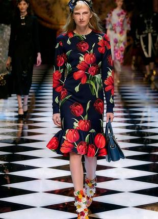 Не зав'яне: сукня в тюльпани dolce gabbana
