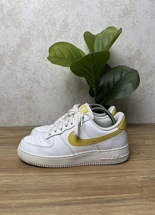 Жіночі шкіряні кросівки nike air force 1 розмір 40