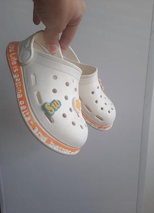 Шльопки сандалі крокси