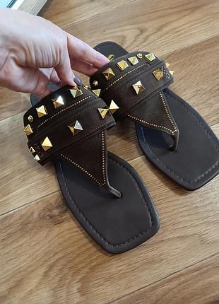 Босоніжки, шльопки