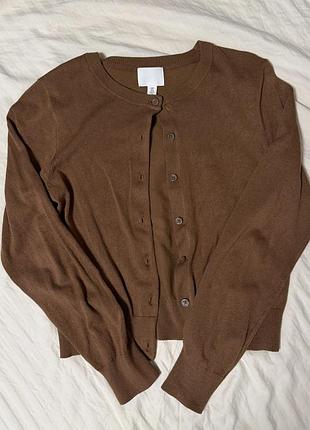 Коричневий светр h&m.