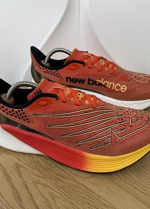 Оригінальні бігові кросівки new balance fuelcell rc elite v2