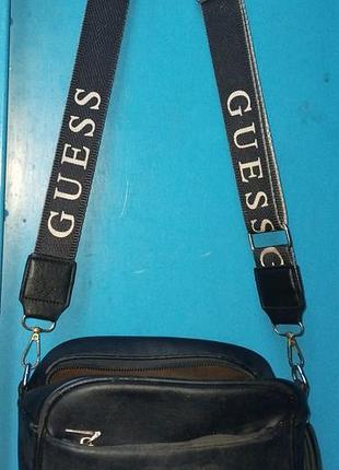 Сумка бренда guess
