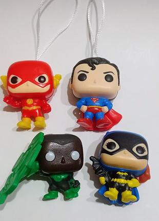 Коллекционные фигурки kinder joy funko pop dc comics (супергерой киндер джой) - сет из 4 шт.