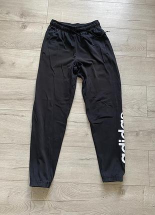 Спортивные штаны adidas, размер s