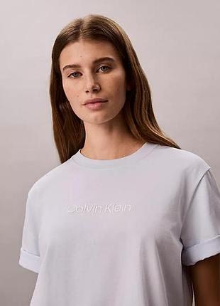 Футболка жіноча блакитна boxy fit calvin klein оригінал