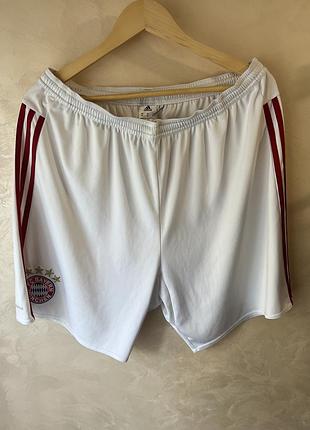 Футбольні шорти  adidas bayern розмір xl