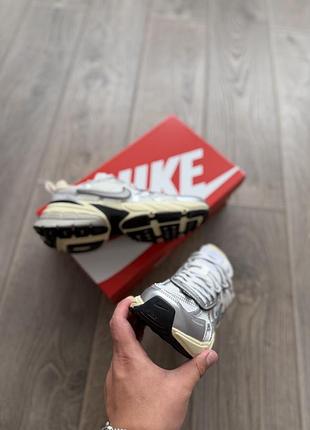 Nike v2k runtekk summit white metalic silver