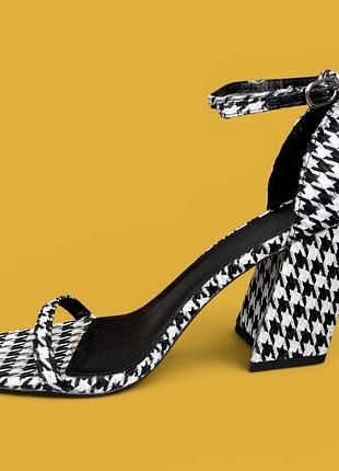 Текстильні босоніжки-мюлі в гусину лапку asos