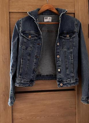 Джинсова куртка bershka