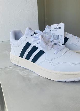 Оригінальні кросівки adidas