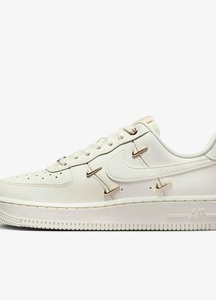 Оригинальные женские кроссовки nike air force 1 07 lx fv3654-111 в новом состоянии с сша