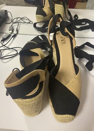 Стильні босоніжки-еспадрильї zara на танкетці з зав'язками 3