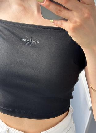Чорний вкорочений топ на плечі calvin klein 1+1=3 9